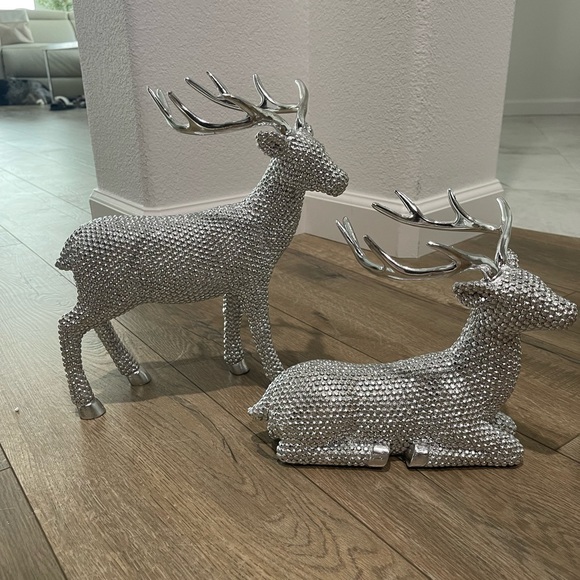 Z Gallerie Glimmer Deer Silver and Penguin Christmas Set - Picture 3 of 7